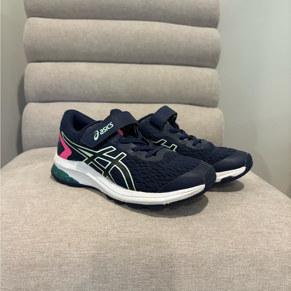 ASICS GT-1000 Dark Blue Running Shoes with Pink and Mint Highlights